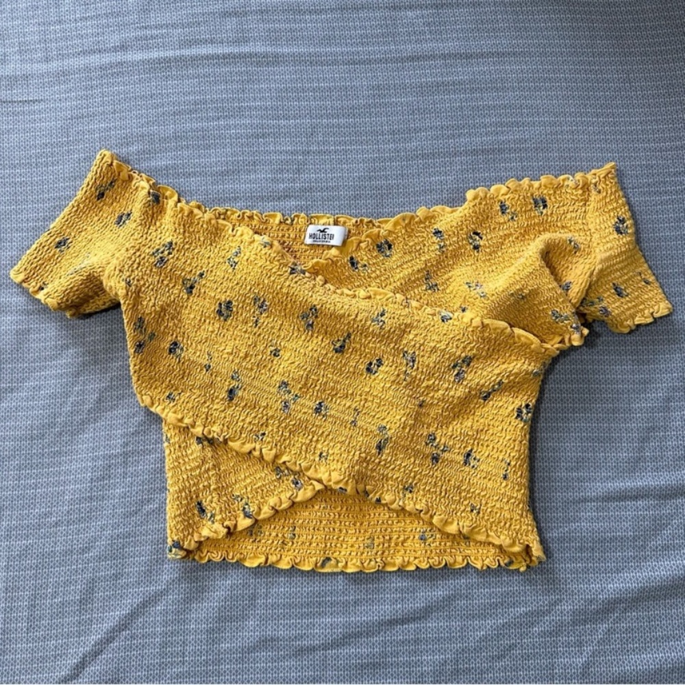 Hollister Yellow and Blue Floral Wrap Off-Shoulder Top Size Large